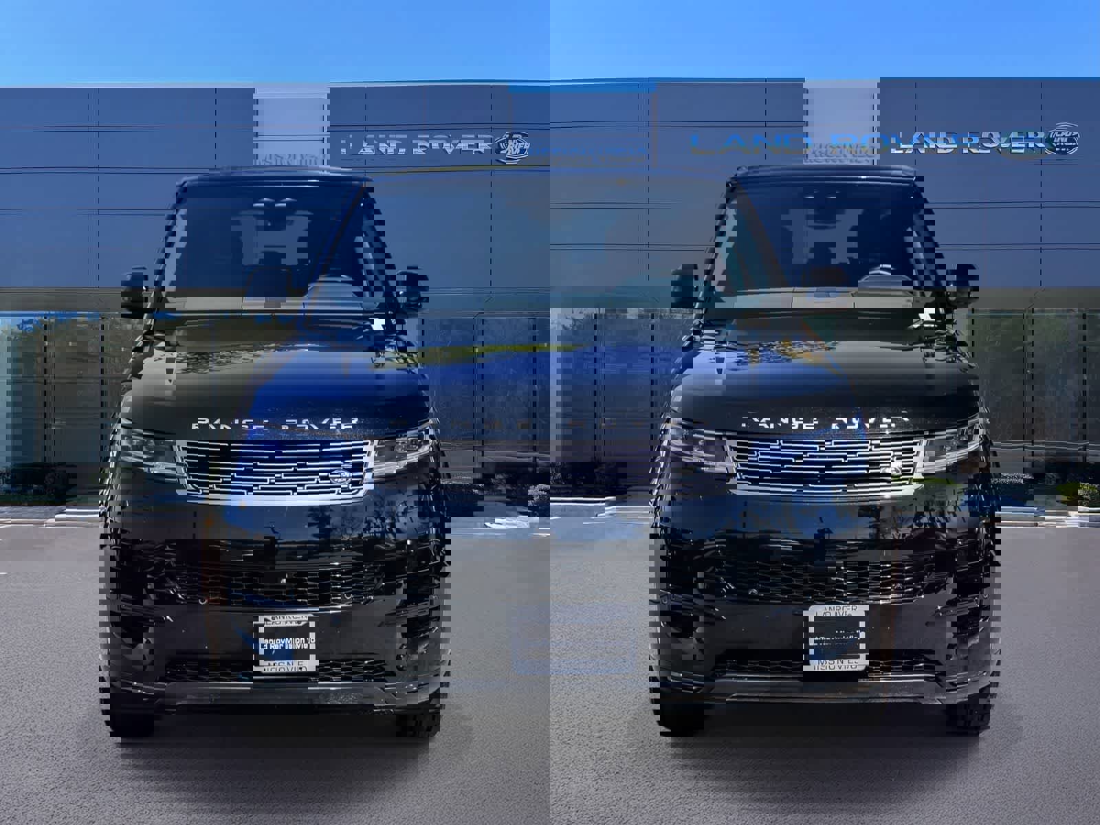 Used 2025 Land Rover Range Rover Sport image 2