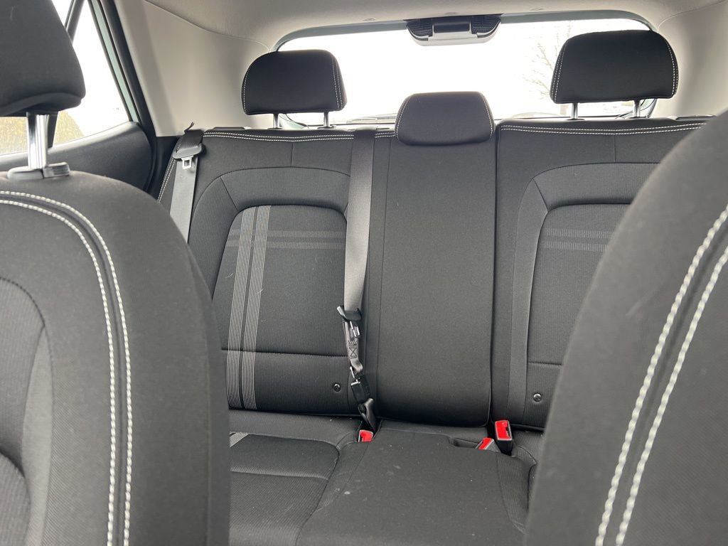 Used 2025 Hyundai Venue SEL image 27