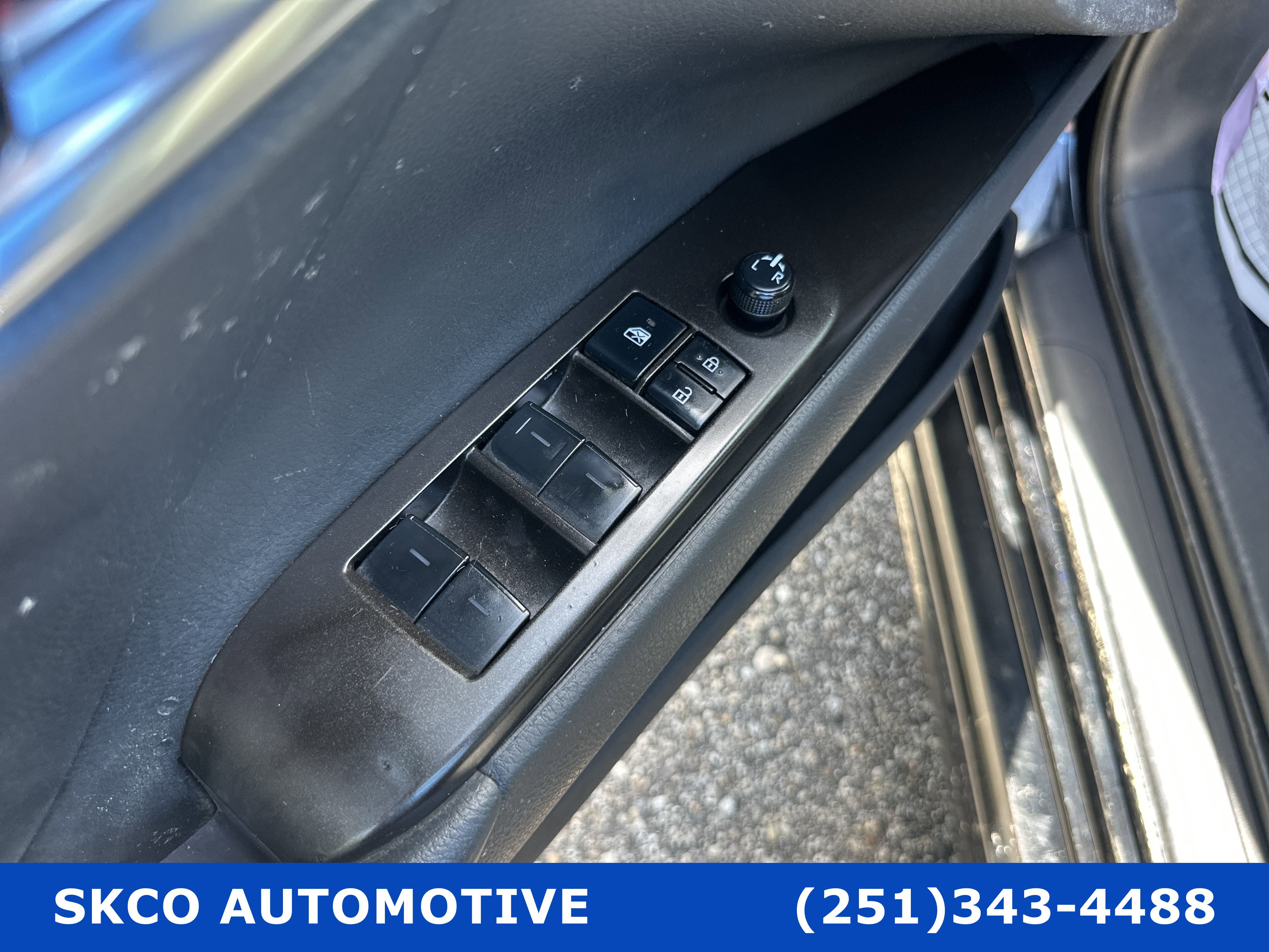 Used 2021 Toyota Camry SE FWD image 22