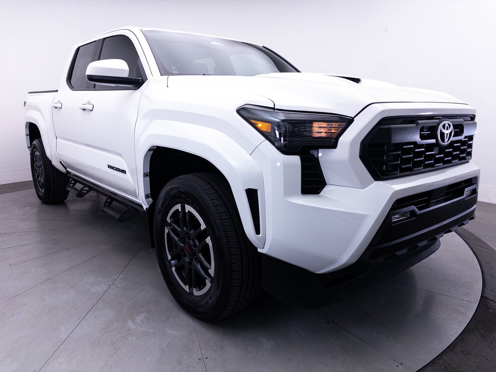 Used 2024 Toyota Tacoma TRD Sport AWD/4WD image 13