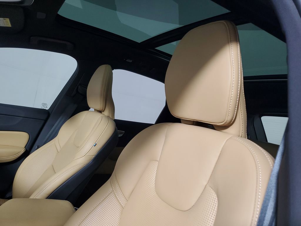 Used 2024 Volvo XC60 B5 Ultimate w/ Protection Package Premier image 25