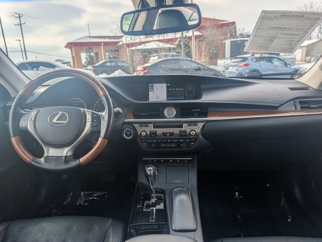 Used 2013 Lexus ES 300h w/ Luxury Pkg FWD image 16