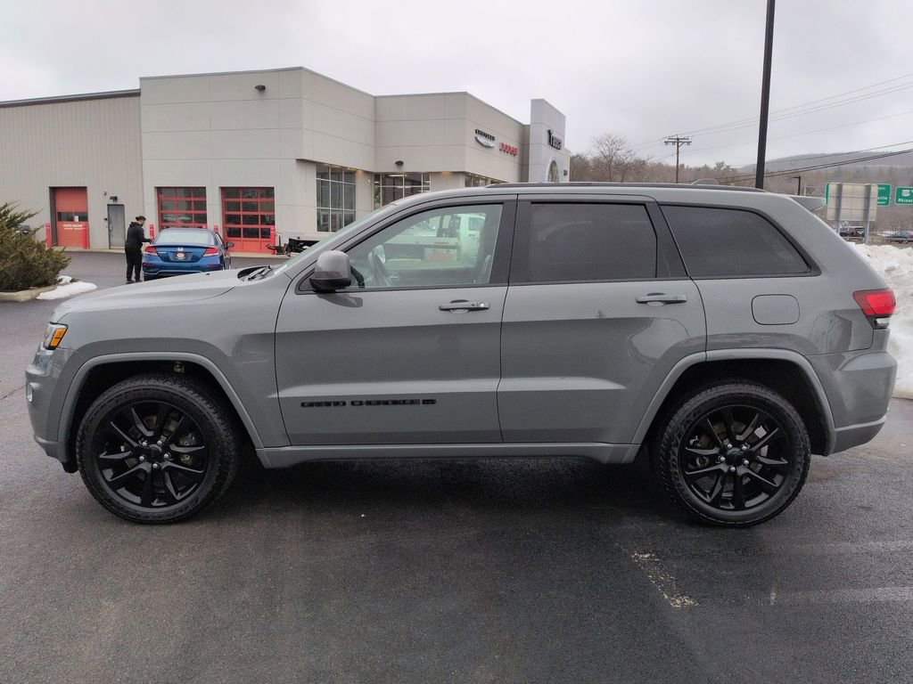 Used 2022 Jeep Grand Cherokee Laredo X AWD/4WD image 7