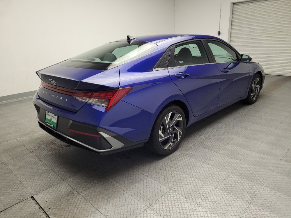 Used 2025 Hyundai Elantra SEL image 9