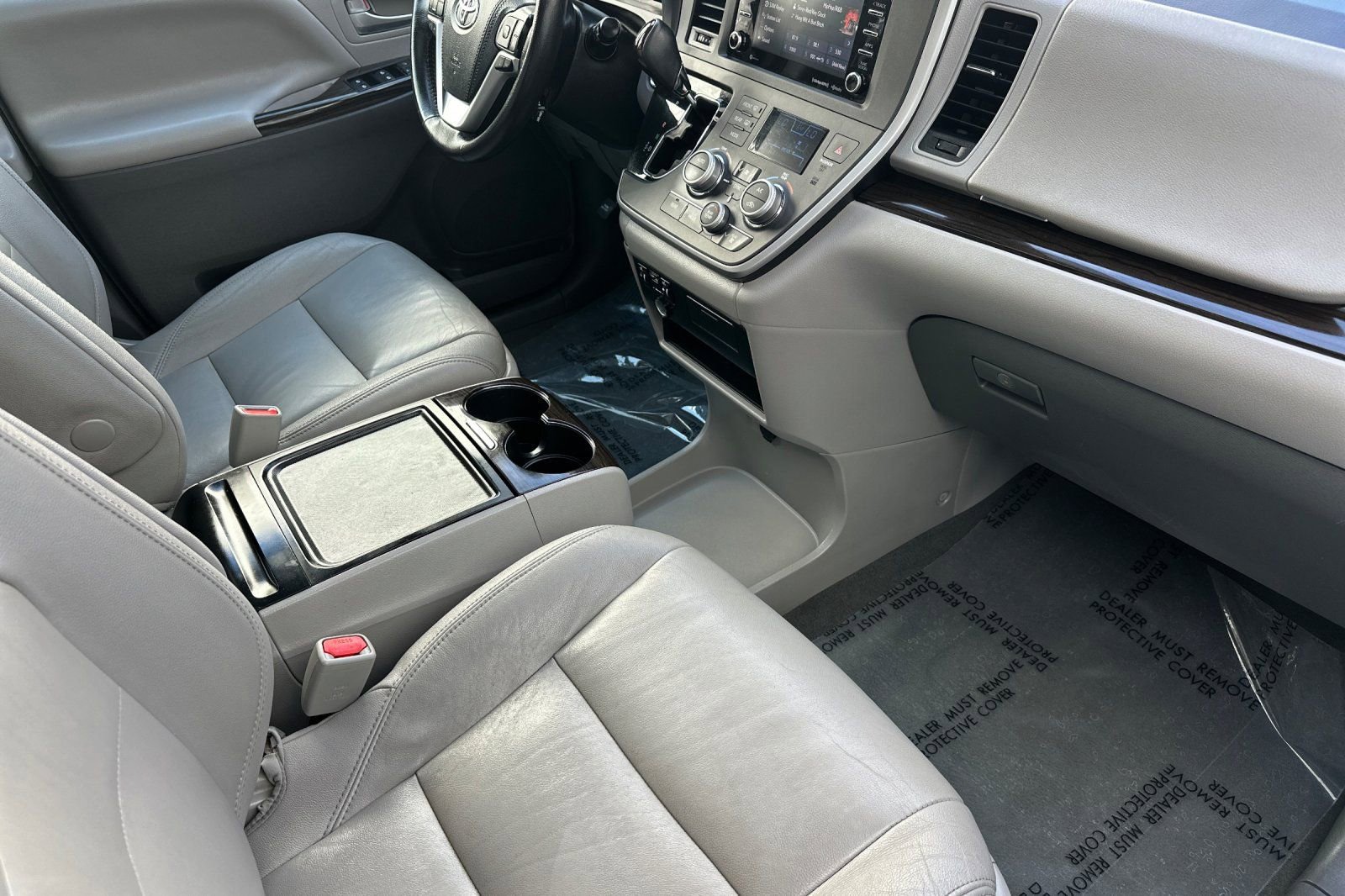Used 2020 Toyota Sienna XLE FWD image 18