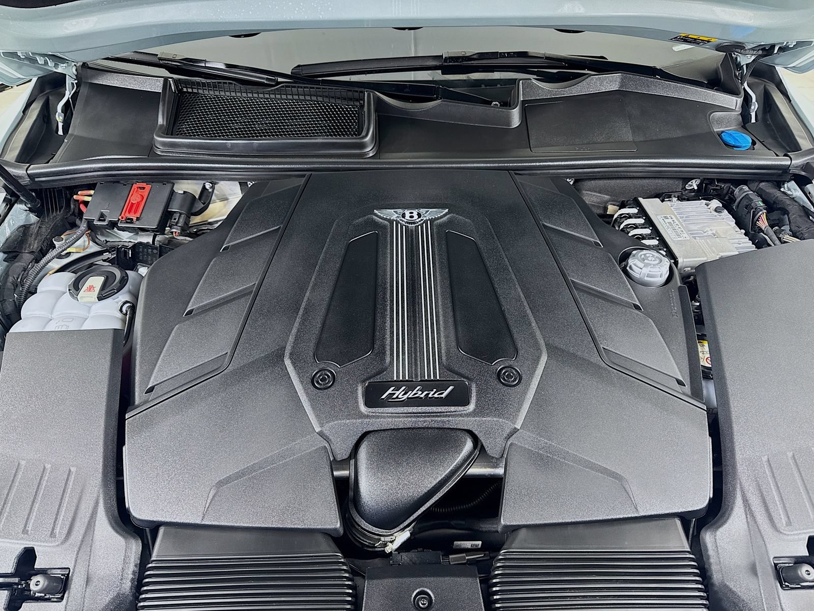 Certified 2020 Bentley Bentayga Plug-In Hybrid AWD/4WD image 30