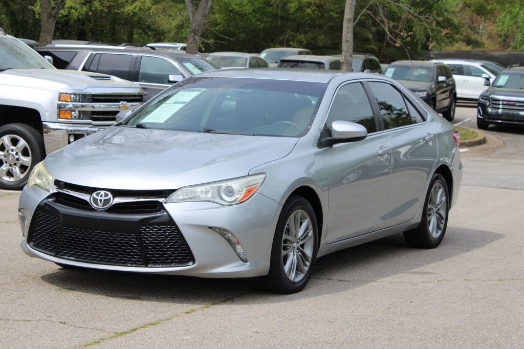 Used 2015 Toyota Camry SE image 3