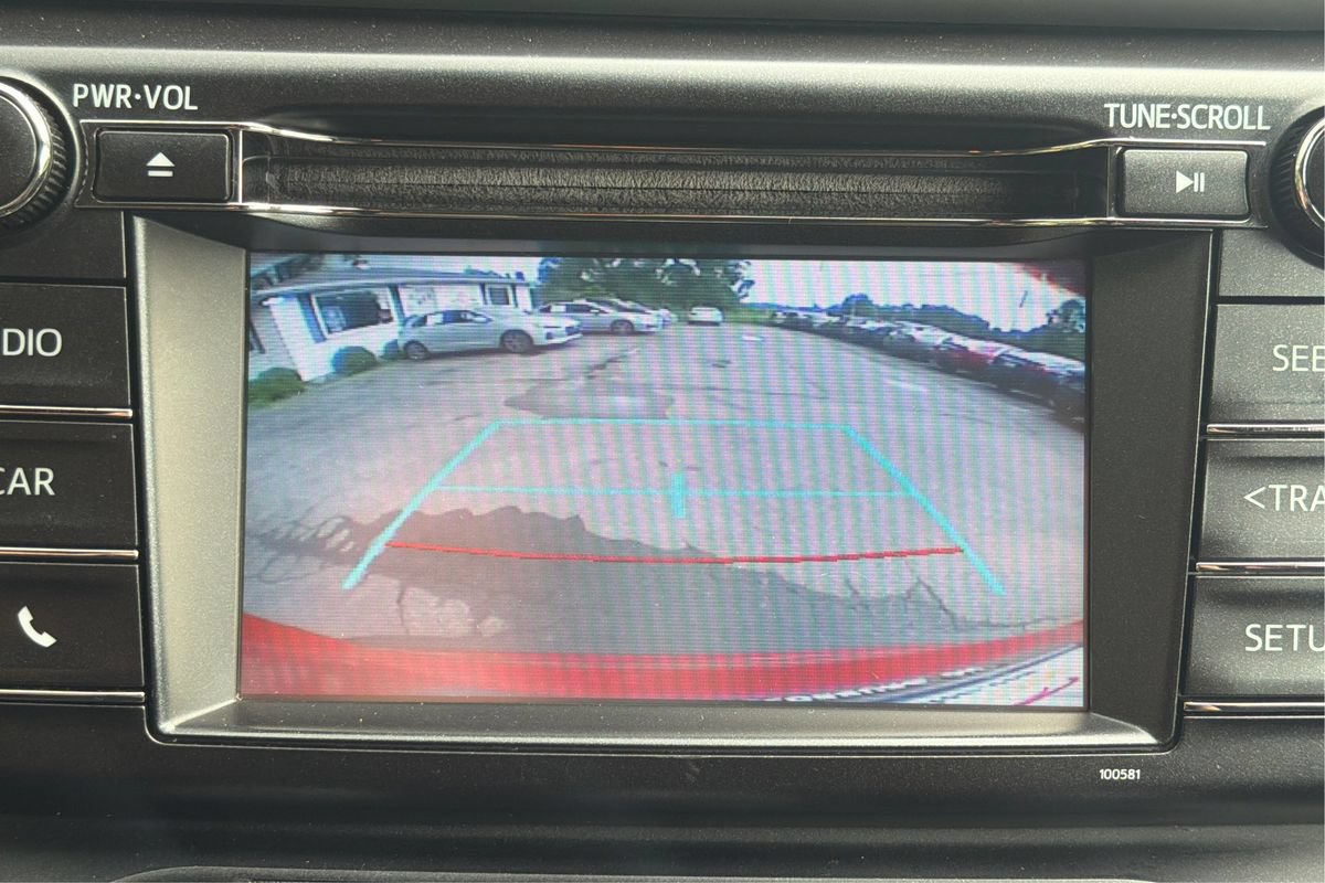 Used 2017 Toyota RAV4 LE FWD image 27