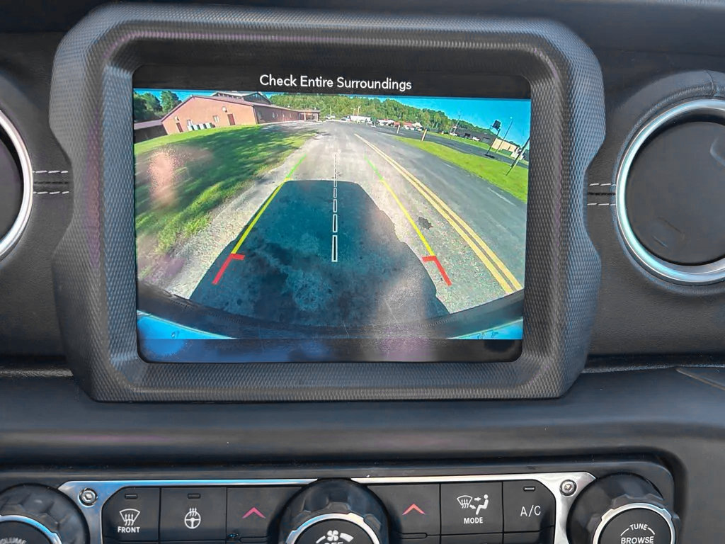 Used 2019 Jeep Wrangler Unlimited Sahara w/ Dual Top Group AWD/4WD image 24