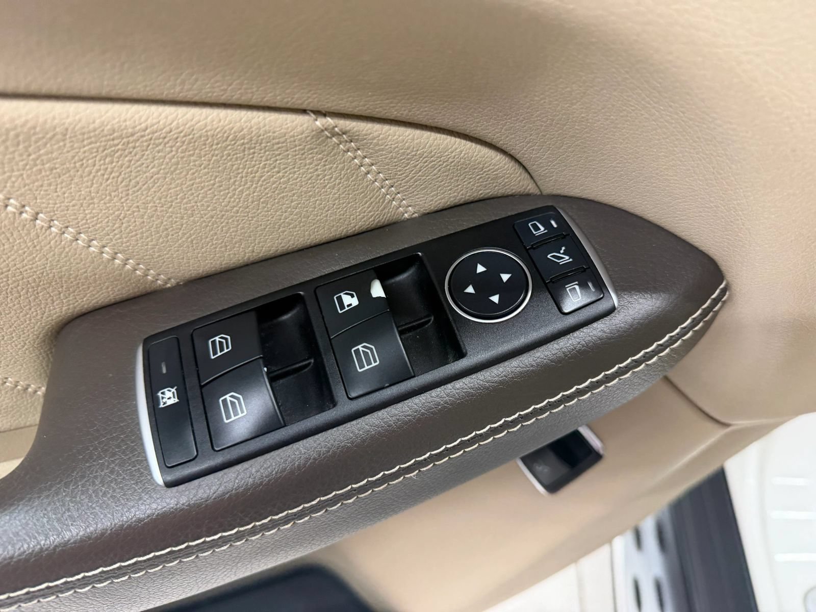 Used 2015 Mercedes-Benz GL 450 4MATIC w/ Lane Tracking Package image 24