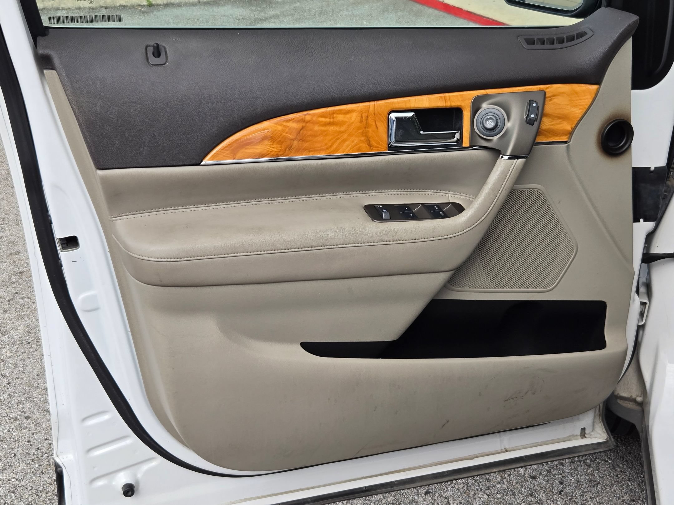 Used 2012 Lincoln MKX FWD image 10