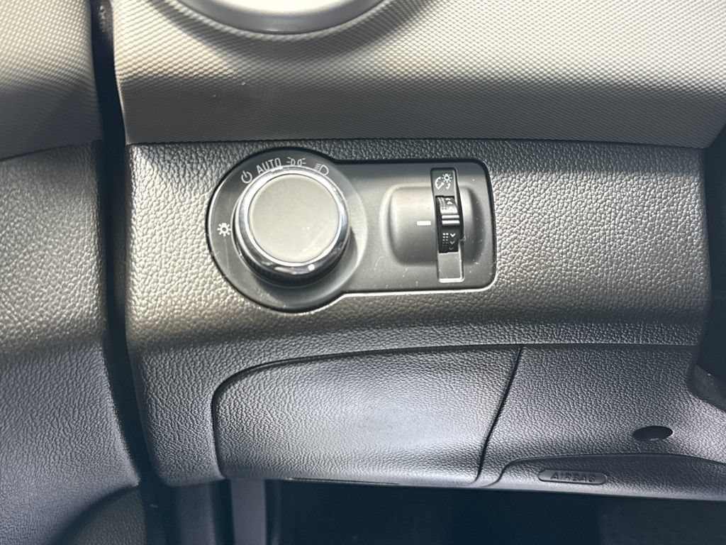 Used 2018 Chevrolet Sonic LT FWD image 32