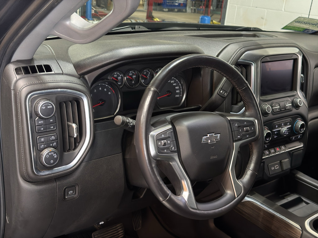 Used 2022 Chevrolet Silverado 1500 LT Trail Boss w/ Bed Protection Package AWD/4WD image 19
