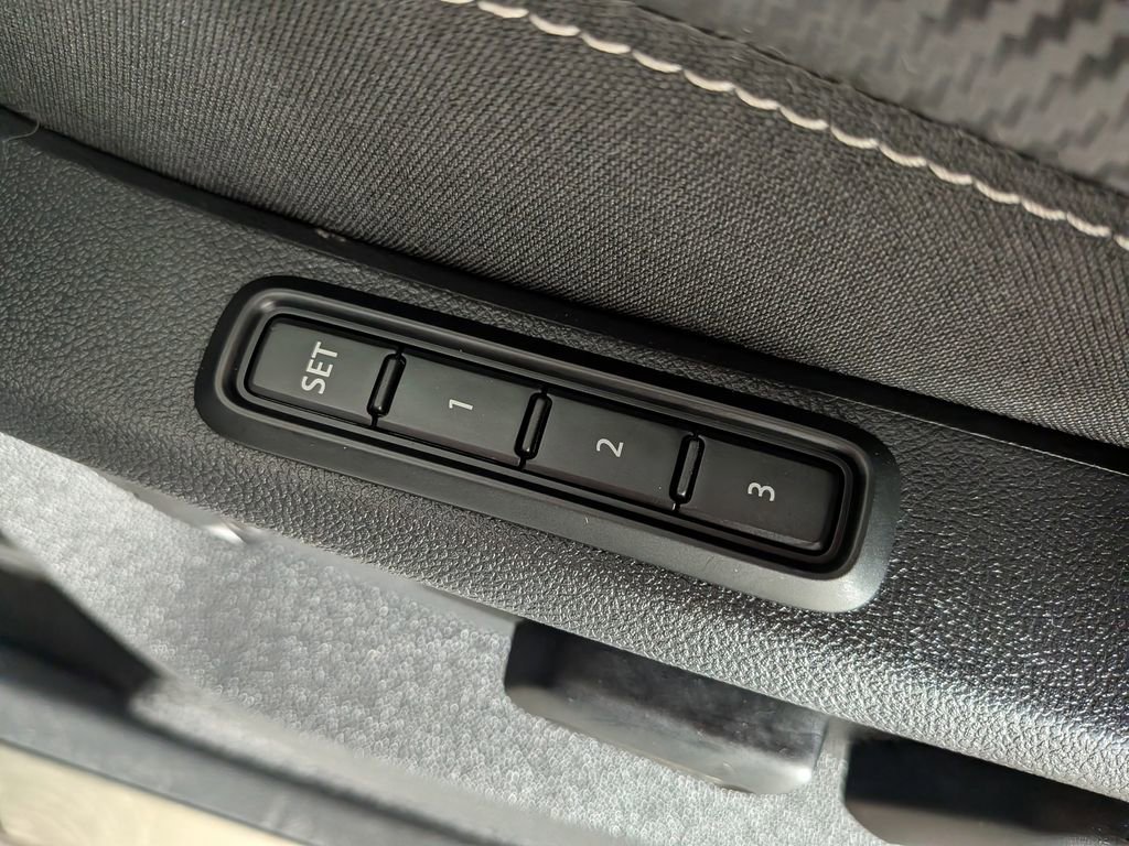 Used 2022 Volkswagen Atlas Cross Sport SEL R-Line image 19