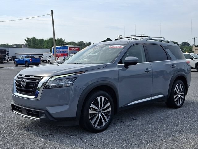 Used 2022 Nissan Pathfinder Platinum w/ Cargo Package AWD/4WD image 3