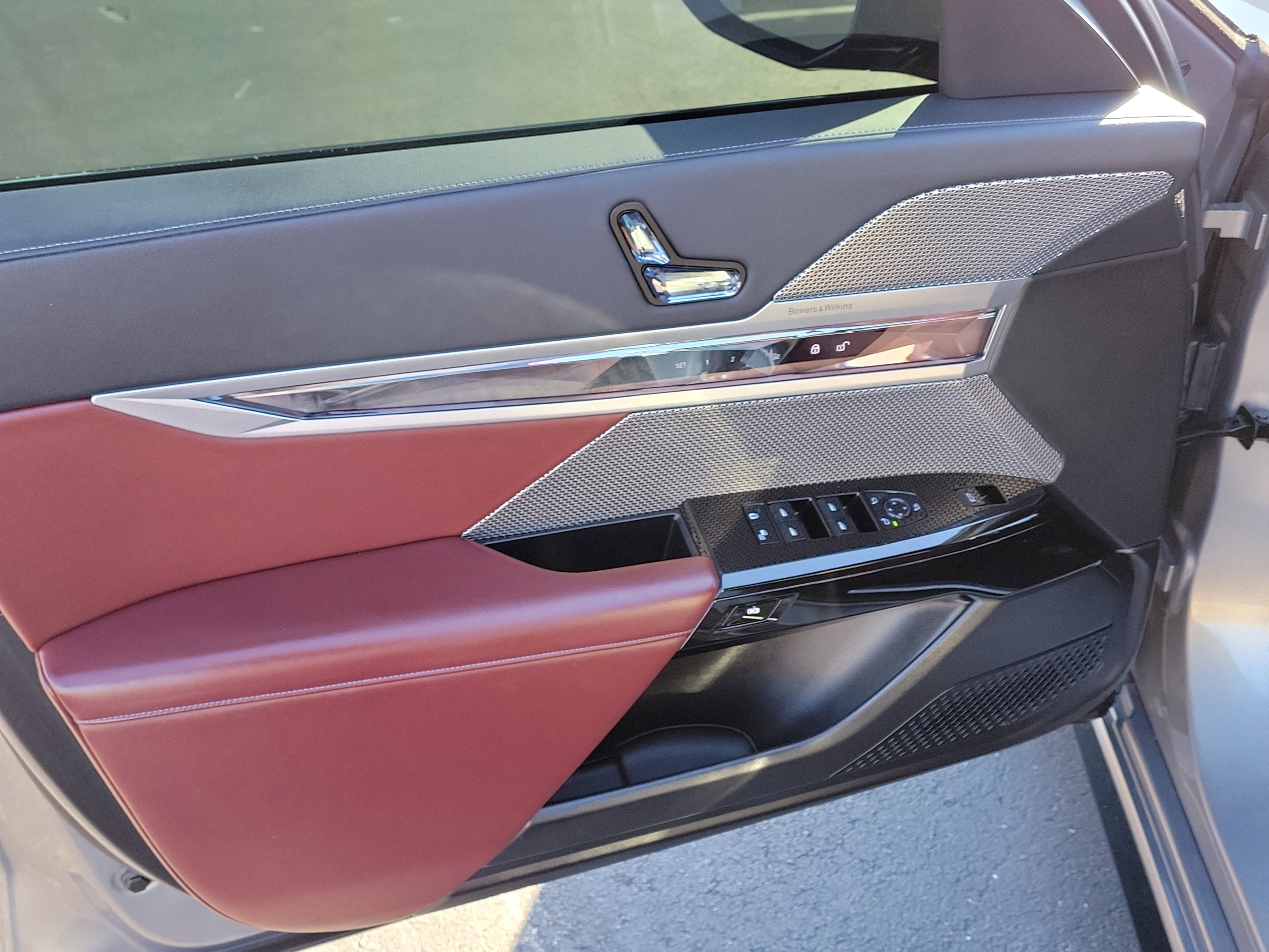 Used 2023 BMW 740i image 17