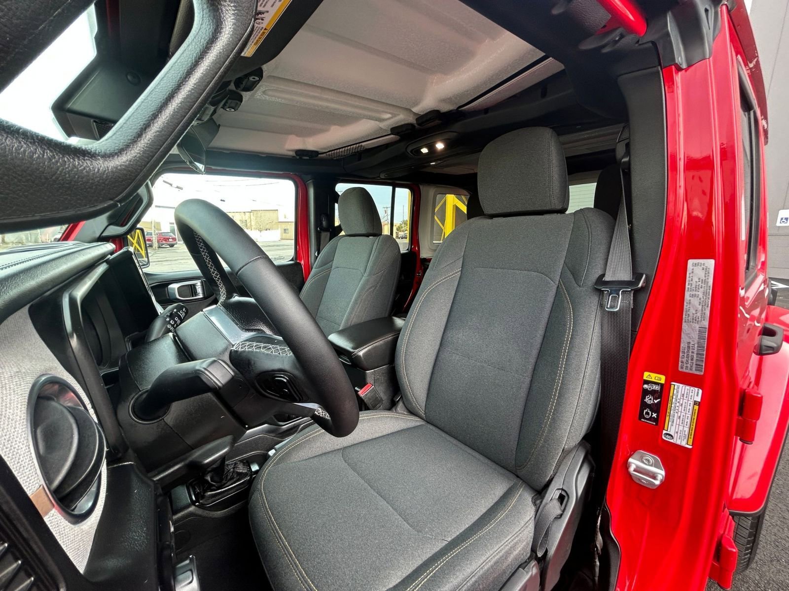 Used 2025 Jeep Wrangler Sahara image 36