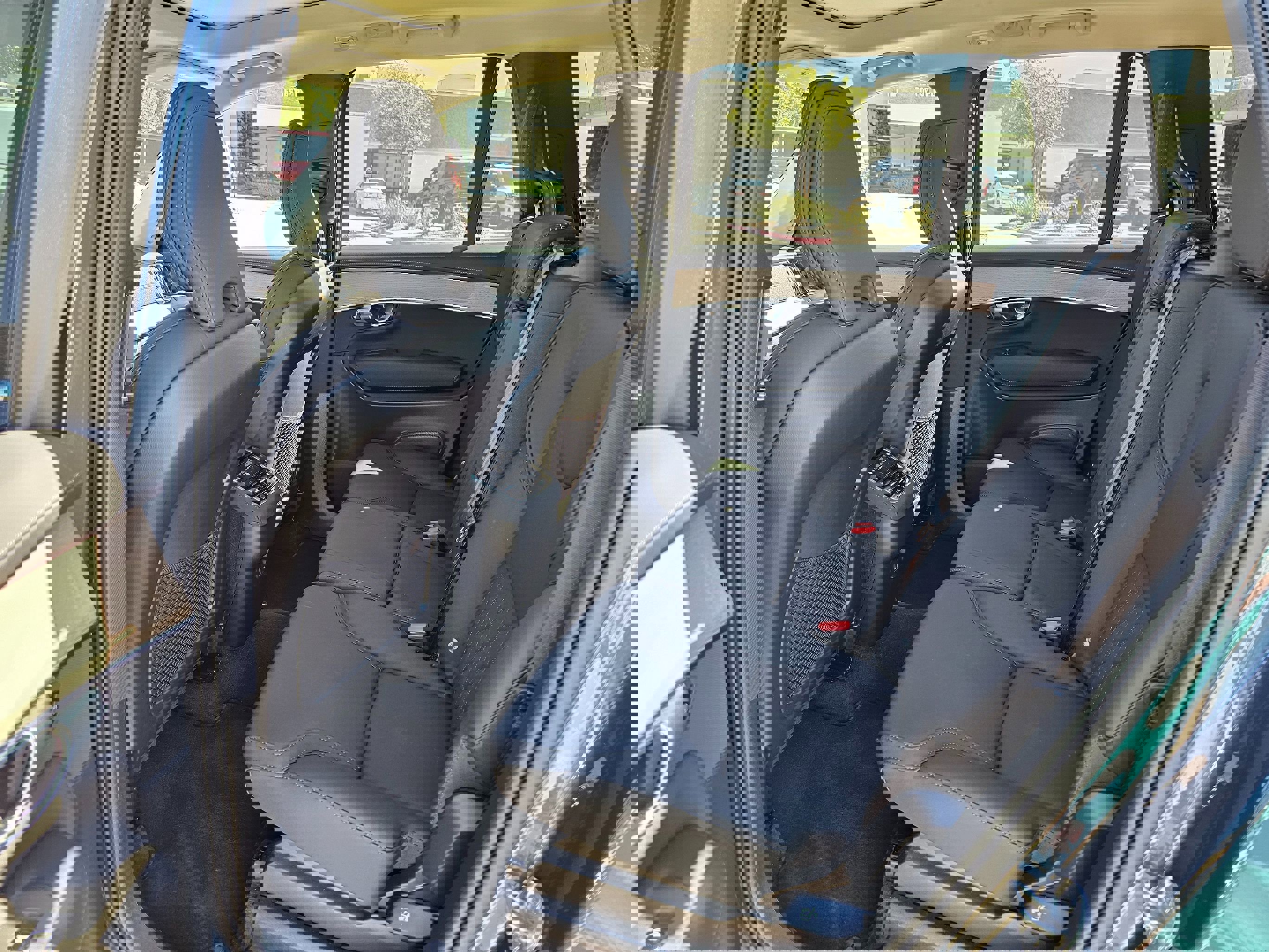 Used 2025 Volvo XC90 B6 Plus image 20