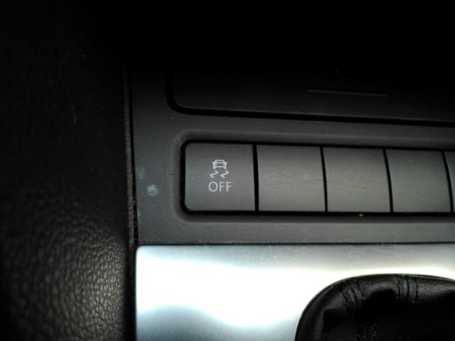 Used 2012 Volkswagen Golf 4-Door FWD image 43