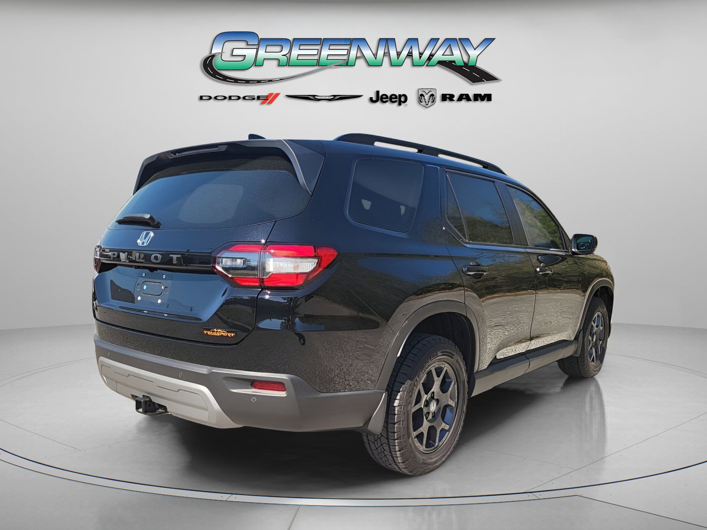 Used 2024 Honda Pilot TrailSport image 3