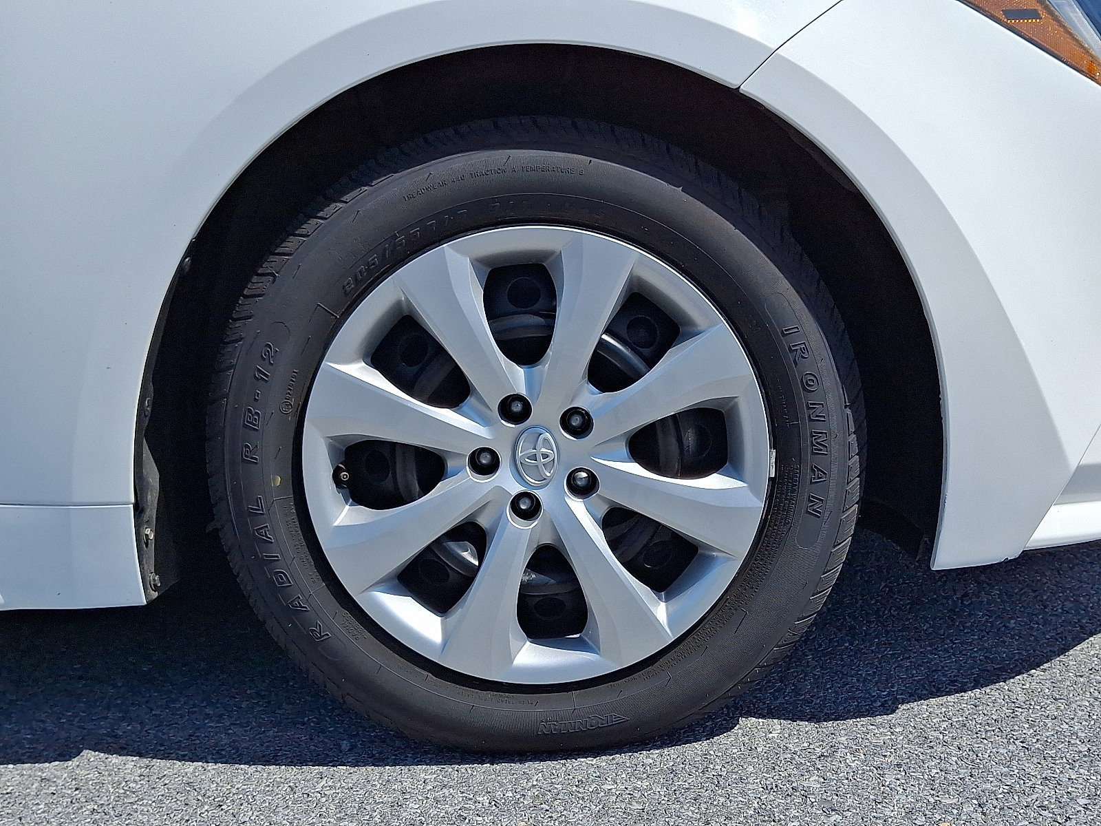 Used 2023 Toyota Corolla LE FWD image 9