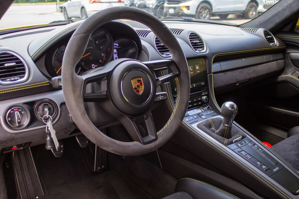 Used 2020 Porsche 718 Cayman GT4 RWD image 11