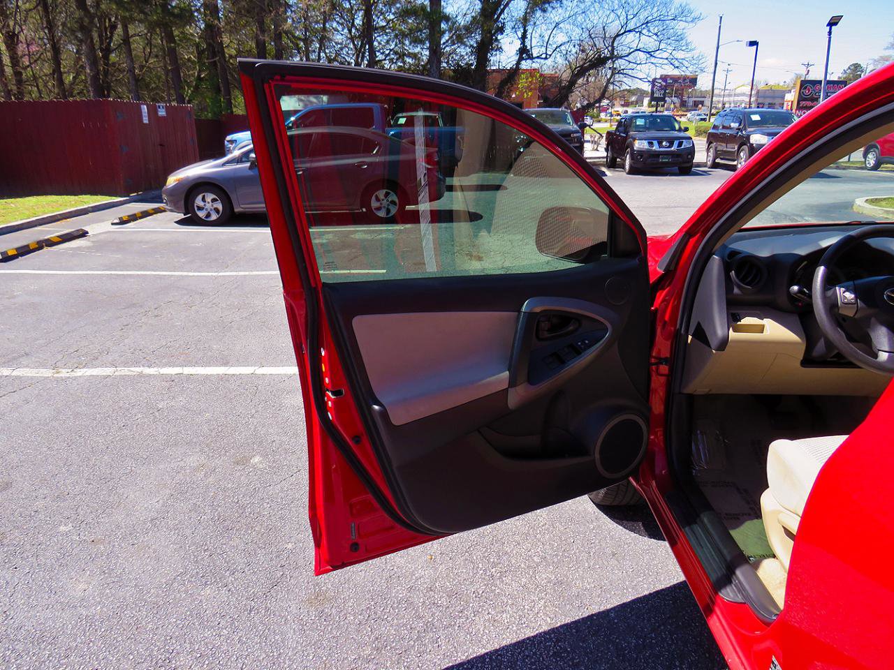 Used 2011 Toyota RAV4 4WD 4dr 4-cyl 4-Spd AT (Natl) w/ Upgrade Value Pkg image 28