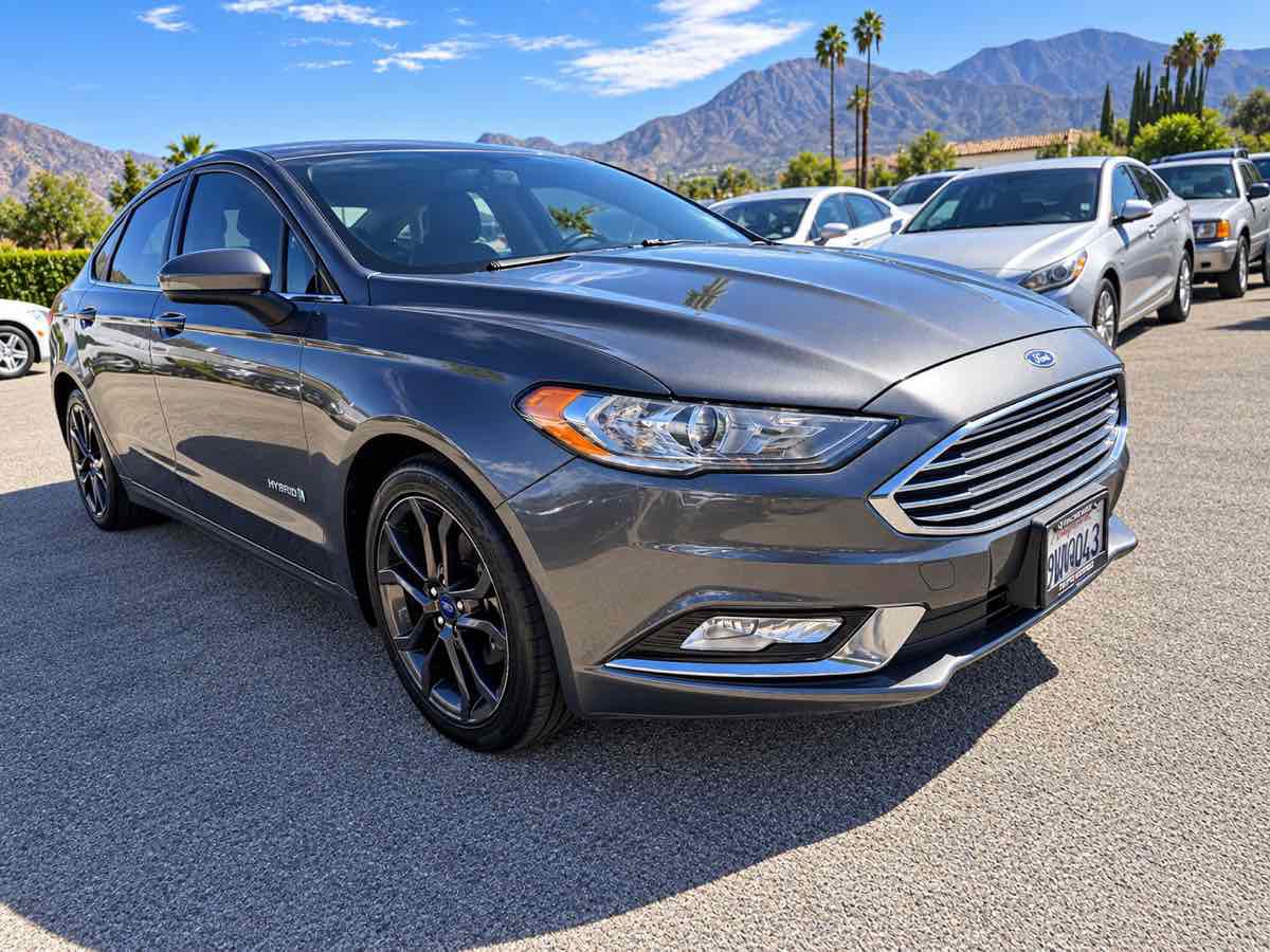 Used 2018 Ford Fusion SE w/ Equipment Group 601A FWD image 1