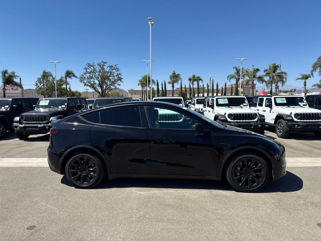 Used 2023 Tesla Model Y Long Range AWD/4WD image 9