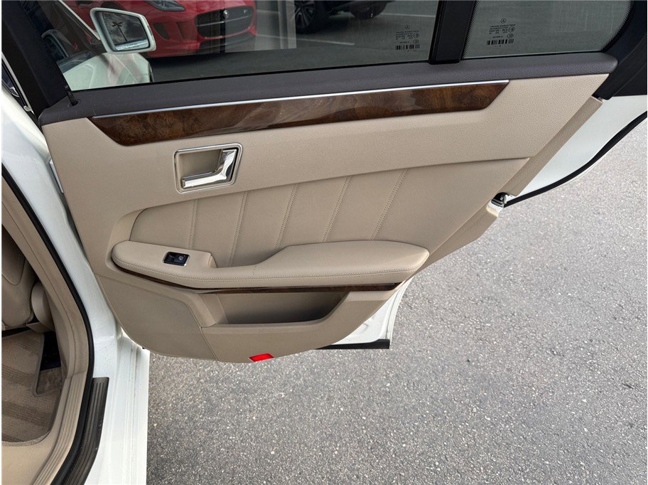 Used 2010 Mercedes-Benz E 350 4MATIC Sedan image 35