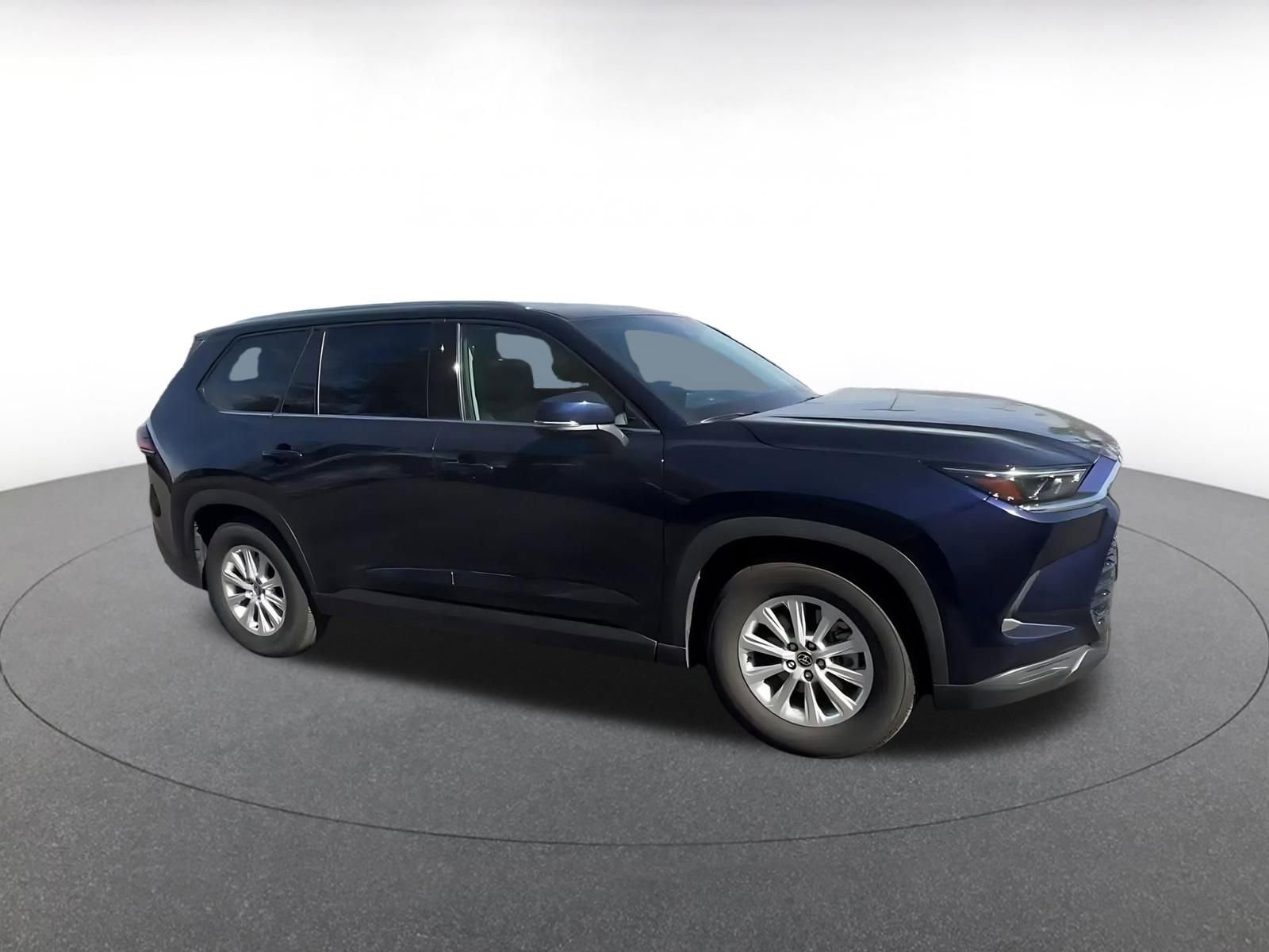 Used 2025 Toyota Grand Highlander FWD image 2