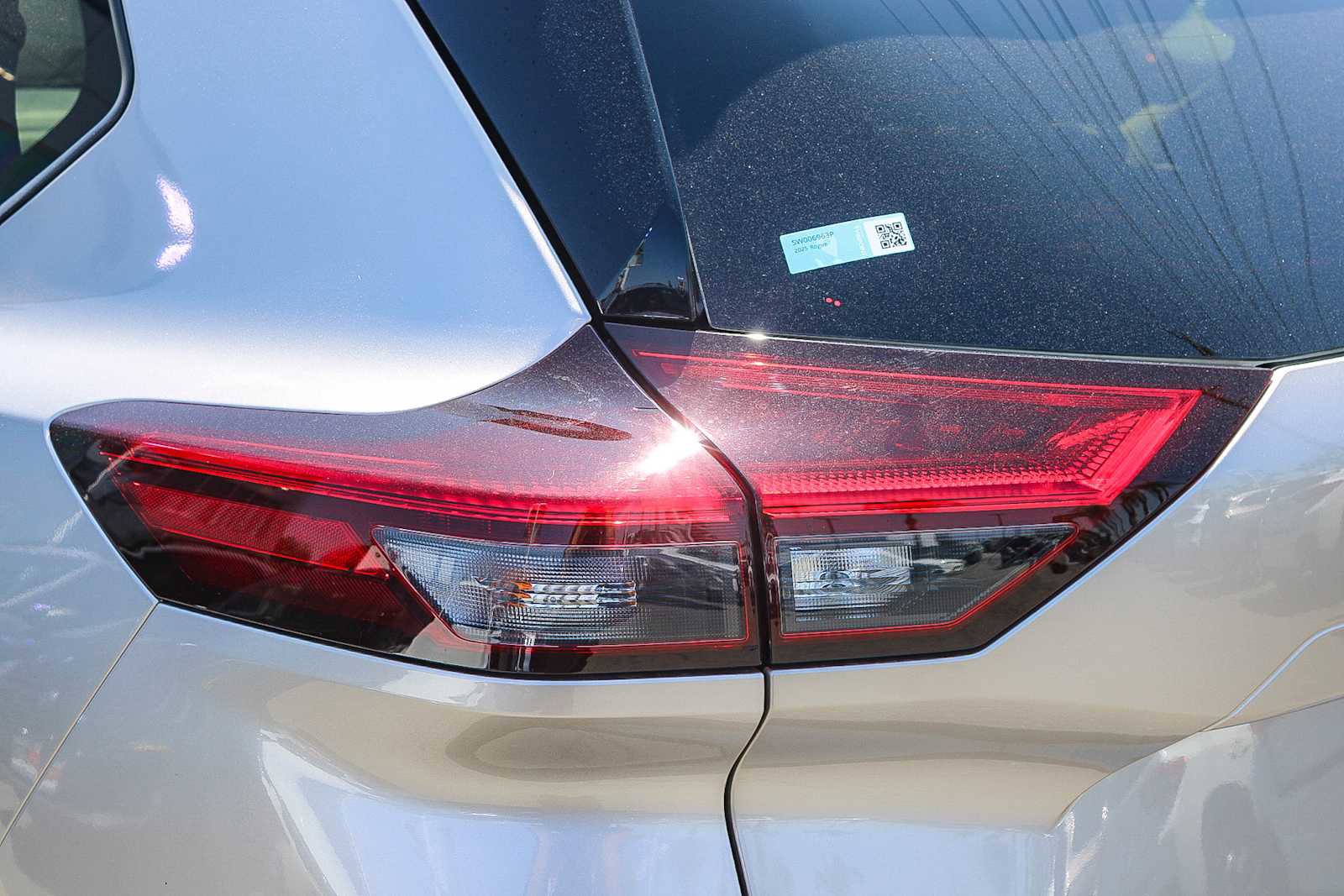 Used 2025 Nissan Rogue SL w/ SL Premium Package image 9