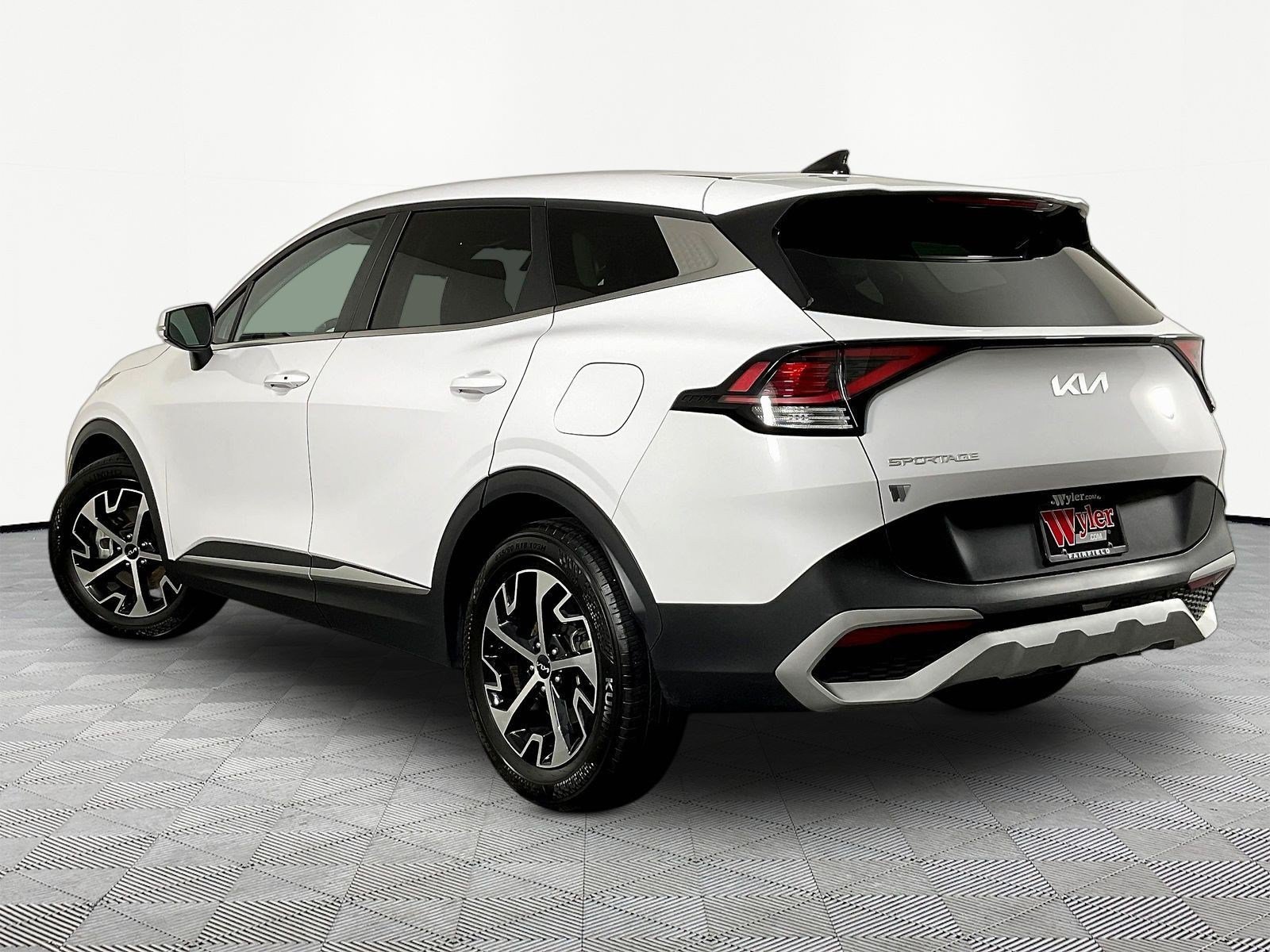 Used 2024 Kia Sportage EX FWD image 4