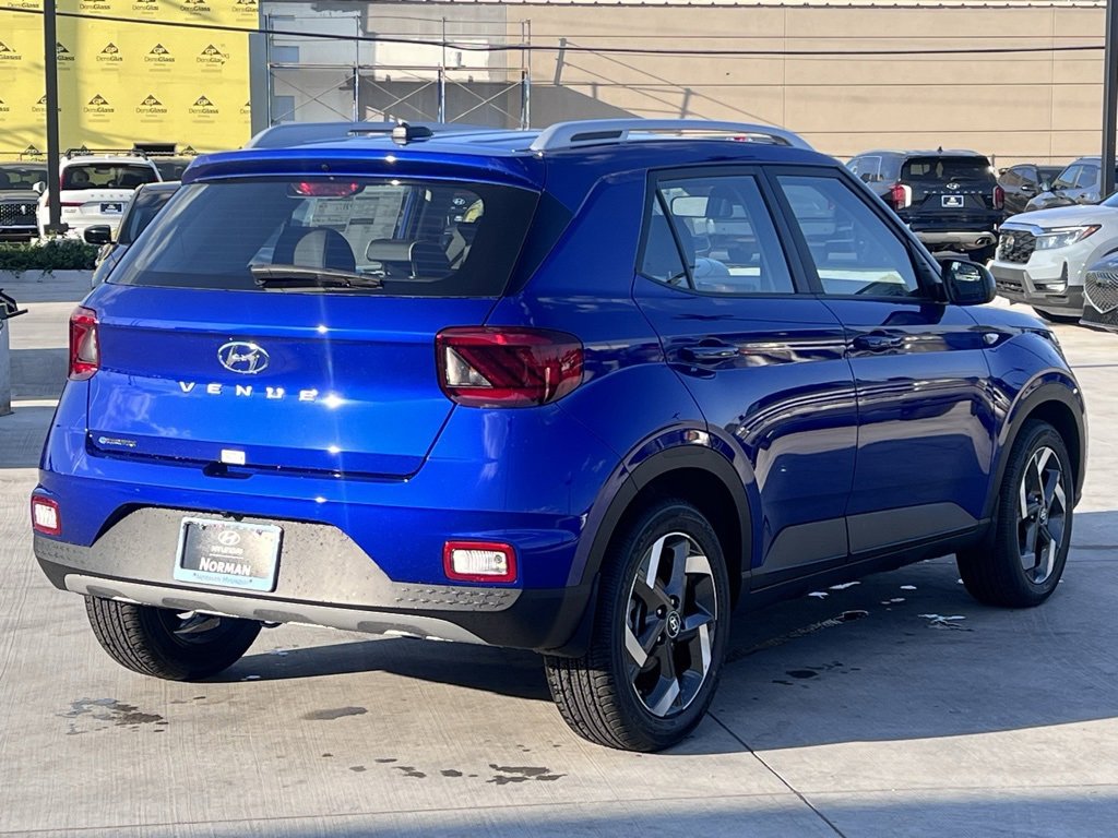 New 2025 Hyundai Venue Limited image 3