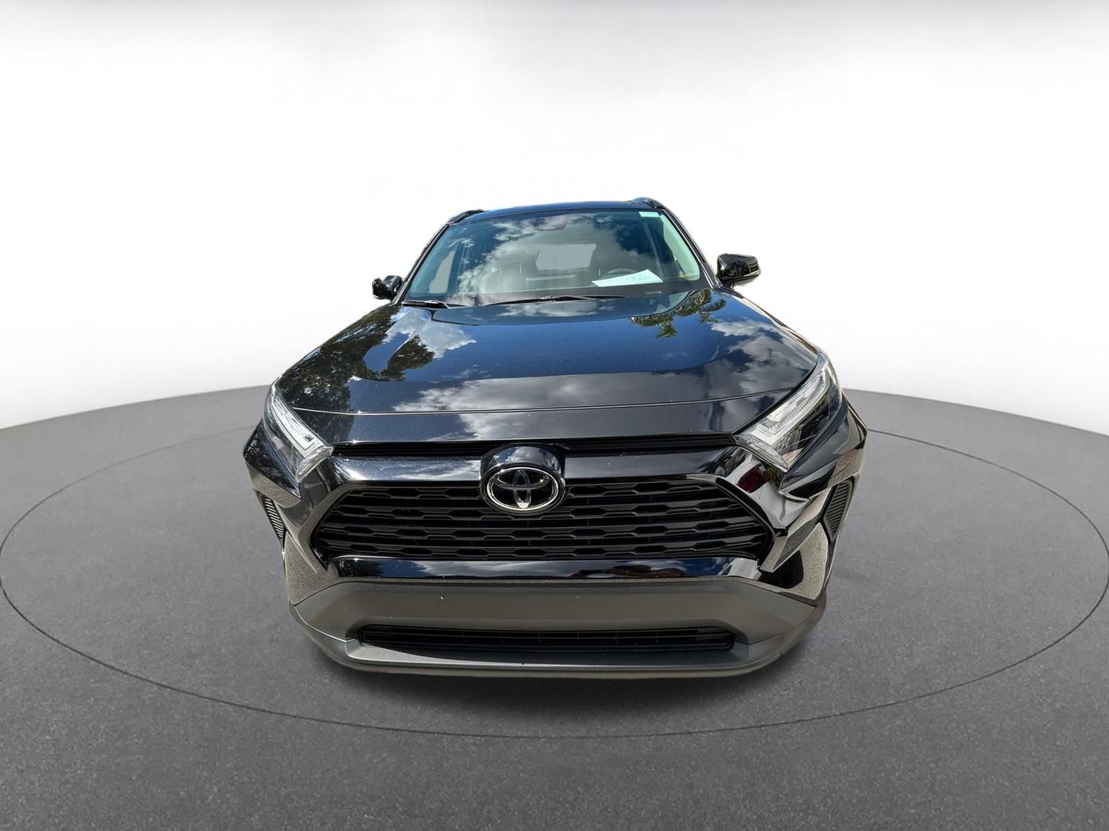 Used 2025 Toyota RAV4 XLE image 2