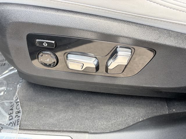 Used 2026 BMW X5 xDrive40i w/ M Sport Package AWD/4WD image 22