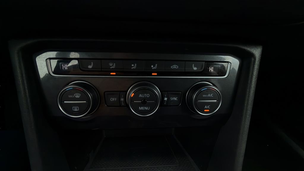 Used 2020 Volkswagen Tiguan SE AWD/4WD image 21