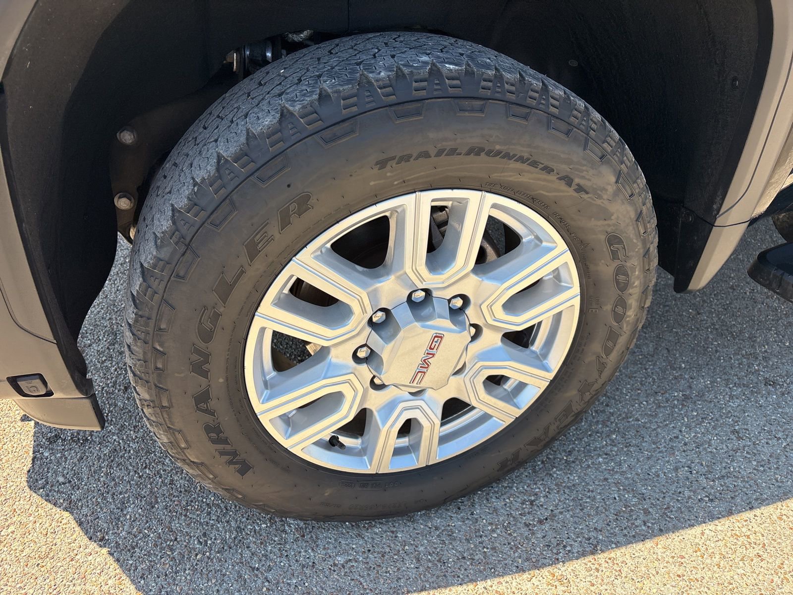 Used 2024 GMC Sierra 2500 SLT w/ SLT Premium Package image 31