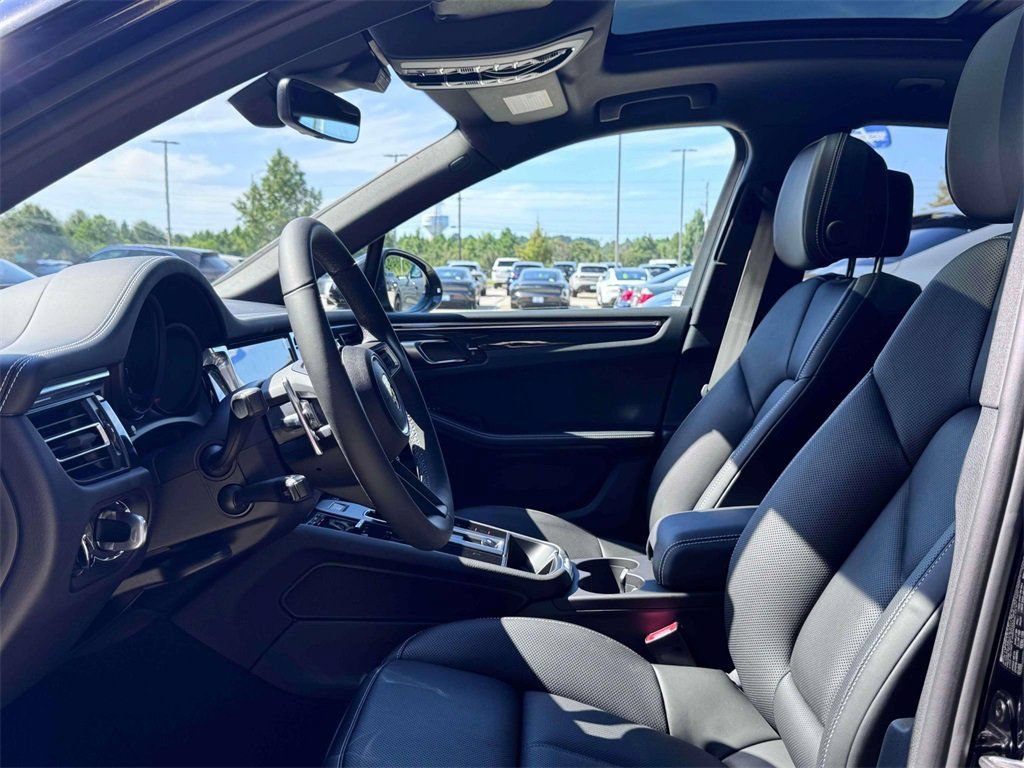 New 2025 Porsche Macan AWD/4WD image 17