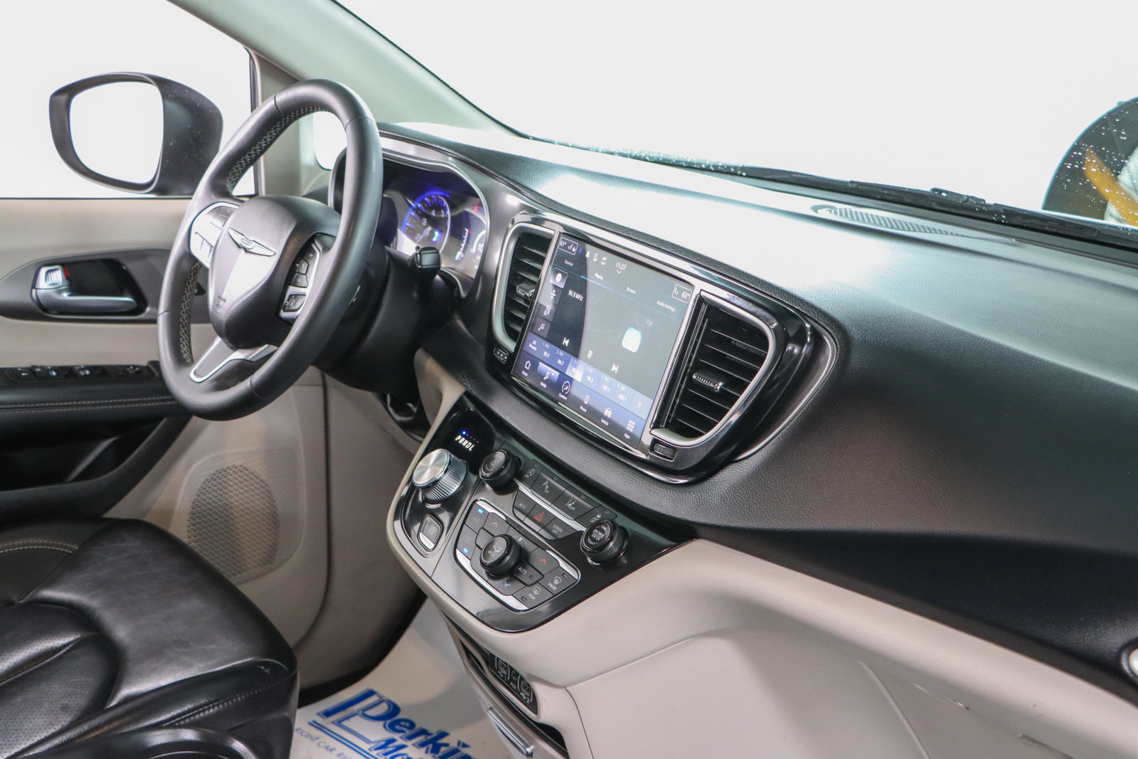 Used 2023 Chrysler Pacifica Touring-L FWD image 26