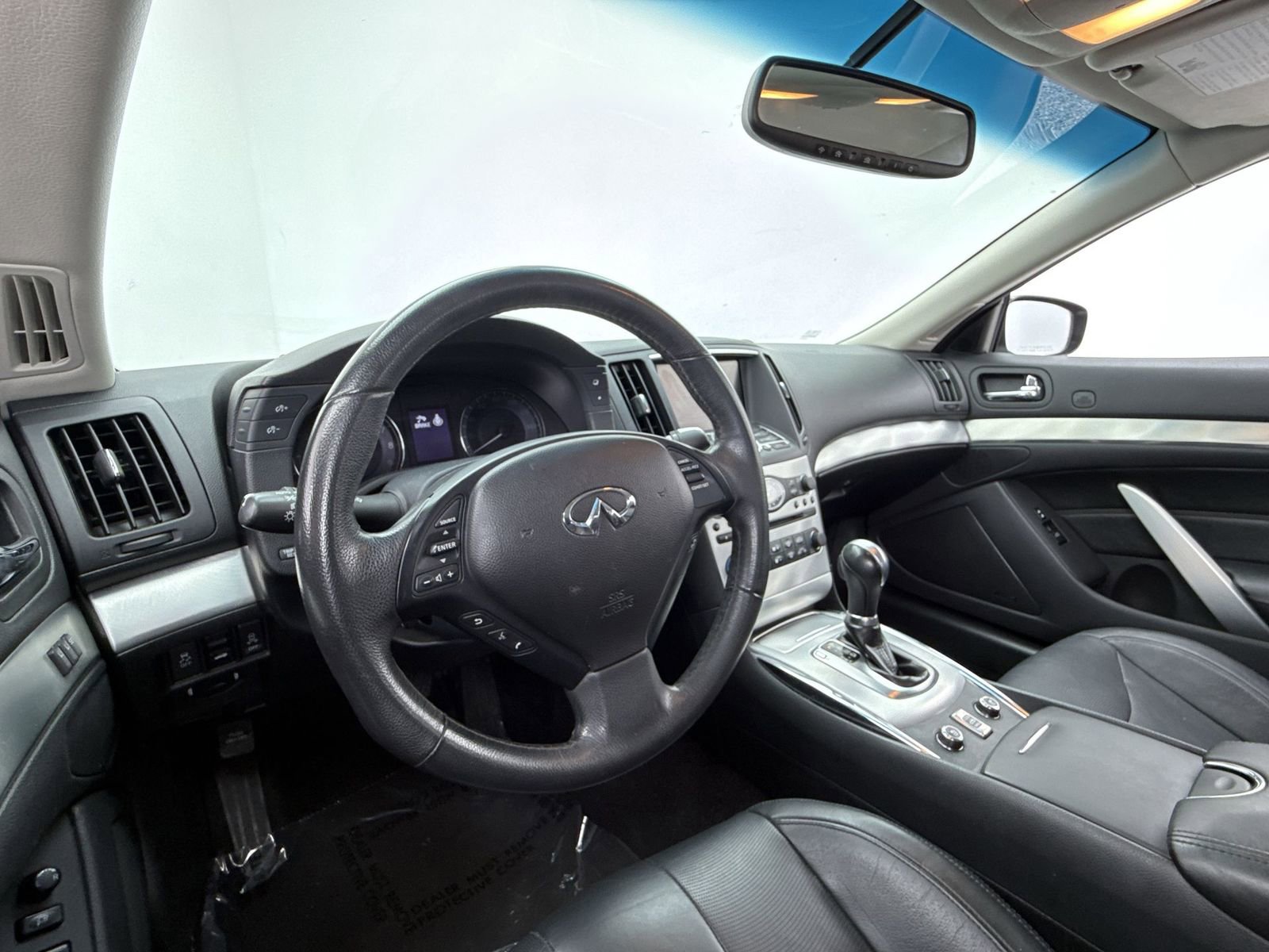 Used 2015 INFINITI Q60 Convertible w/ Premium Package image 12