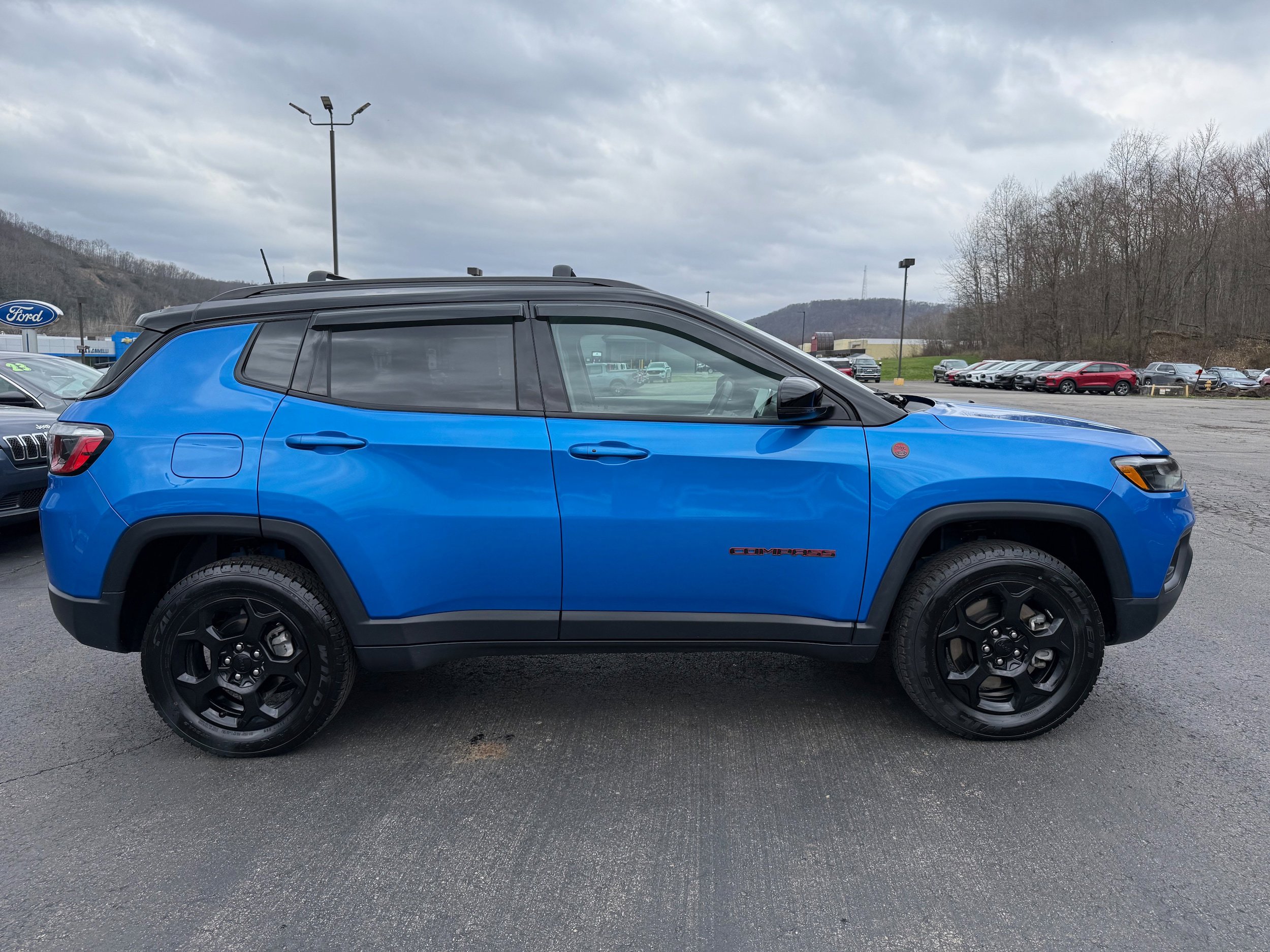 Used 2023 Jeep Compass Trailhawk w/ Trailhawk Convenience Group image 2