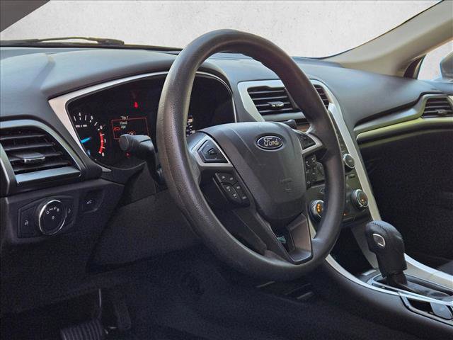 Used 2015 Ford Fusion SE FWD image 10