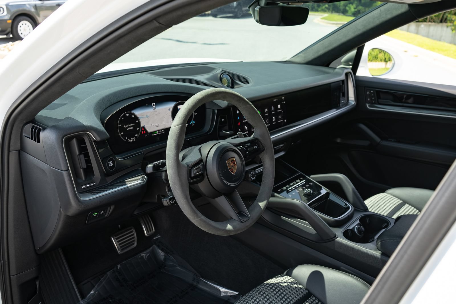 Used 2024 Porsche Cayenne S AWD/4WD image 26