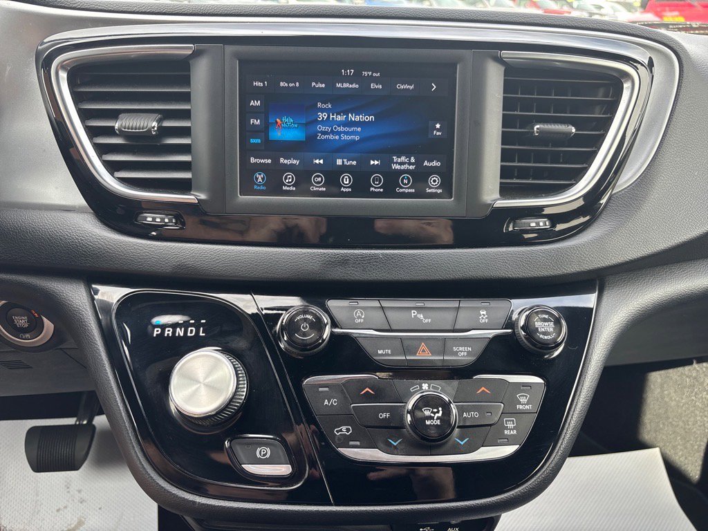 Used 2018 Chrysler Pacifica Touring Plus w/ S Appearance Package image 32