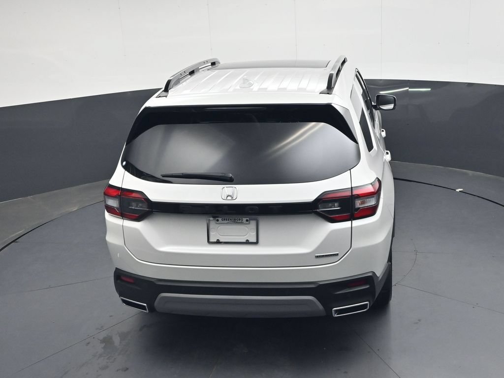 Certified 2025 Honda Pilot Touring image 29