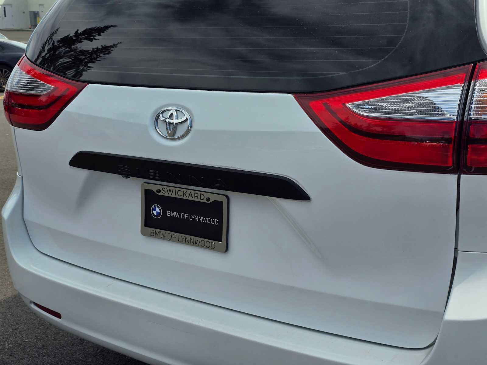 Used 2017 Toyota Sienna L FWD image 13