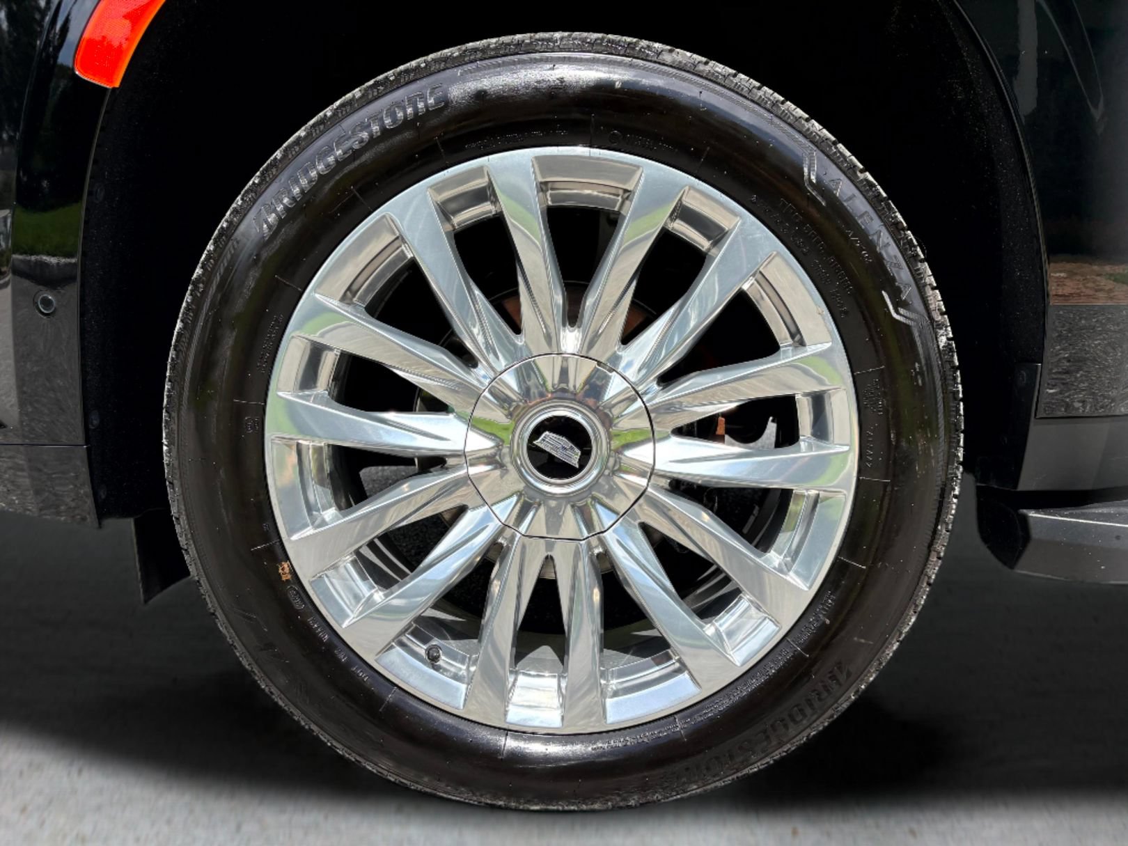 Certified 2023 Cadillac Escalade ESV Premium Luxury AWD/4WD image 31