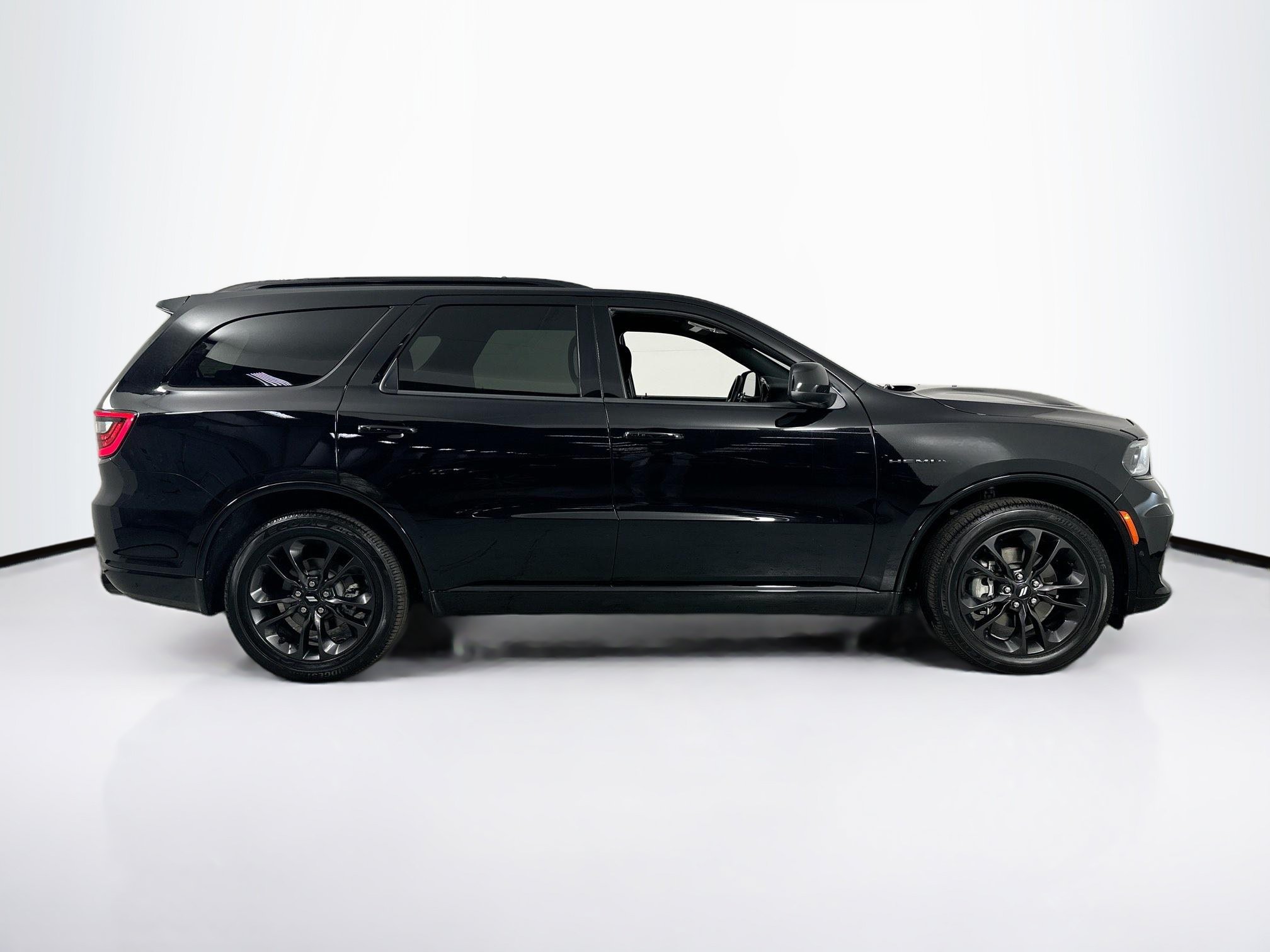Used 2025 Dodge Durango R/T w/ Blacktop Package AWD/4WD image 4