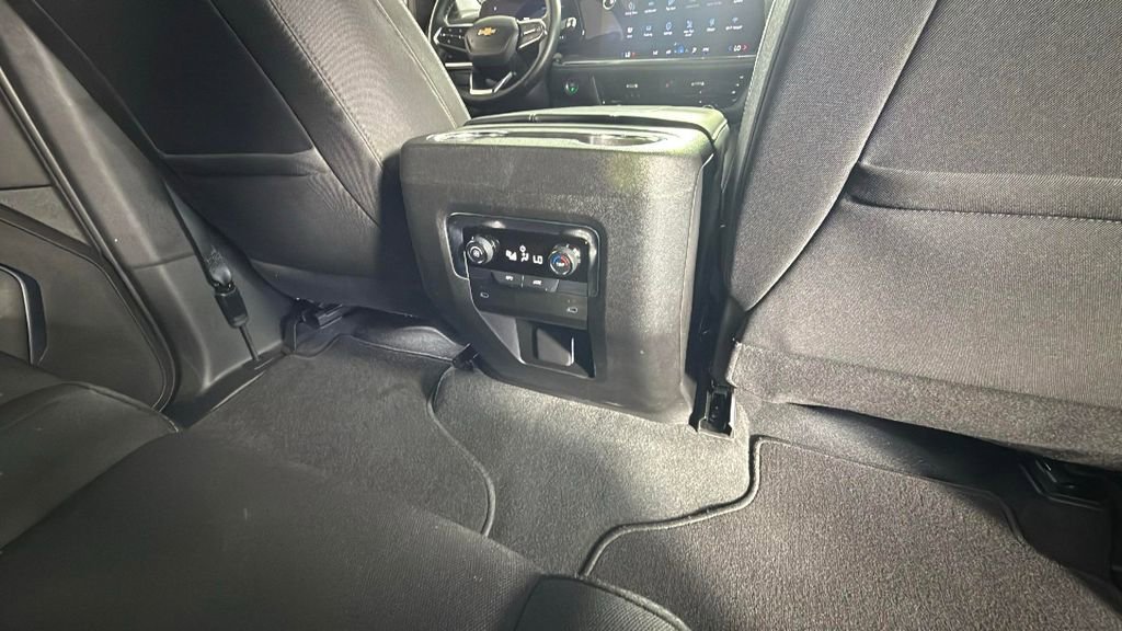 Used 2025 Chevrolet Suburban LS image 34
